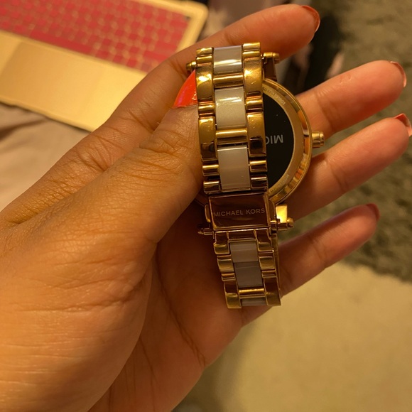 Rose gold smart watch, with box no tags - Picture 2 of 7